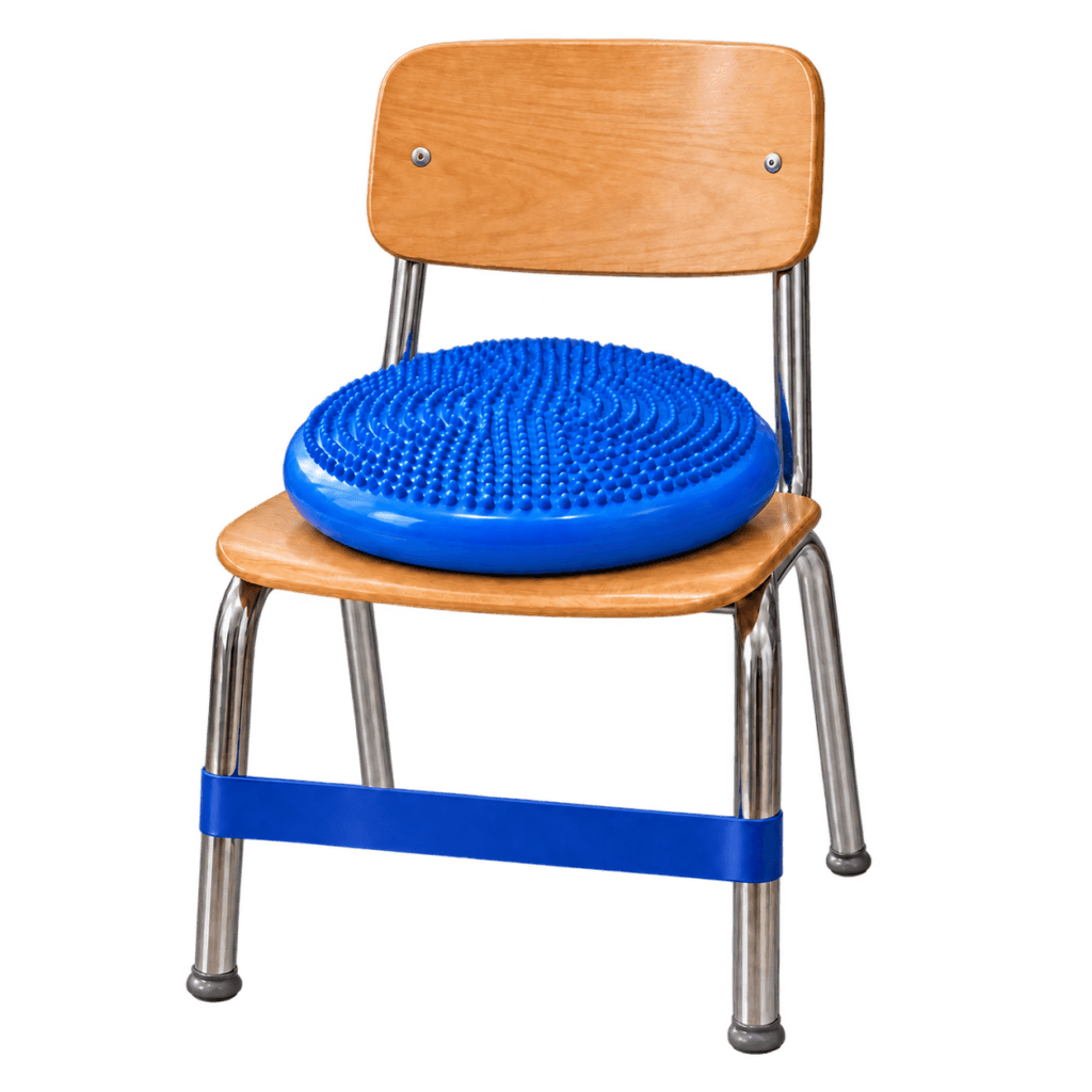 Silla escolar con cojín sensorial azul y banda elástica azul entre las patas